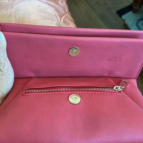 Deep‎ red Miztique faux leather crossbody purse with gold chain - Picture 8 of 8